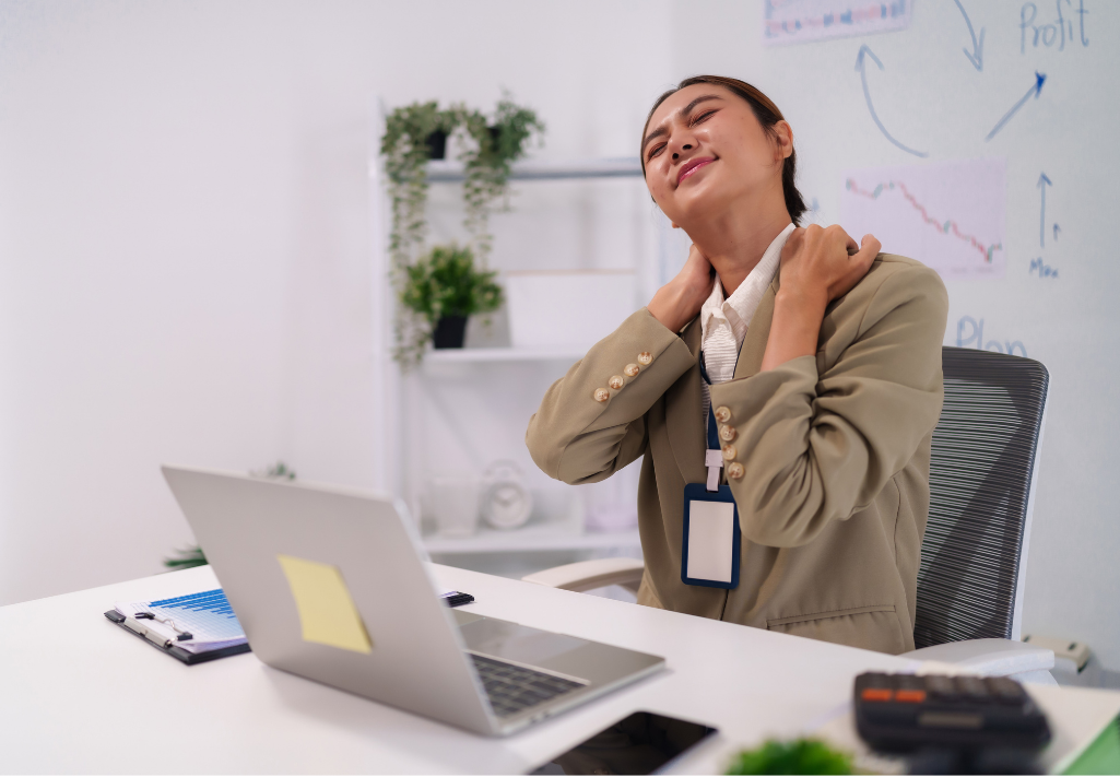 woman experiencing neck pain at her desk